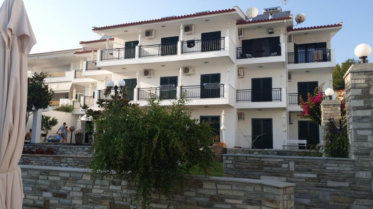 Aparthotel Pansion Alexandros By The Sea Nea Skioni Exterior foto