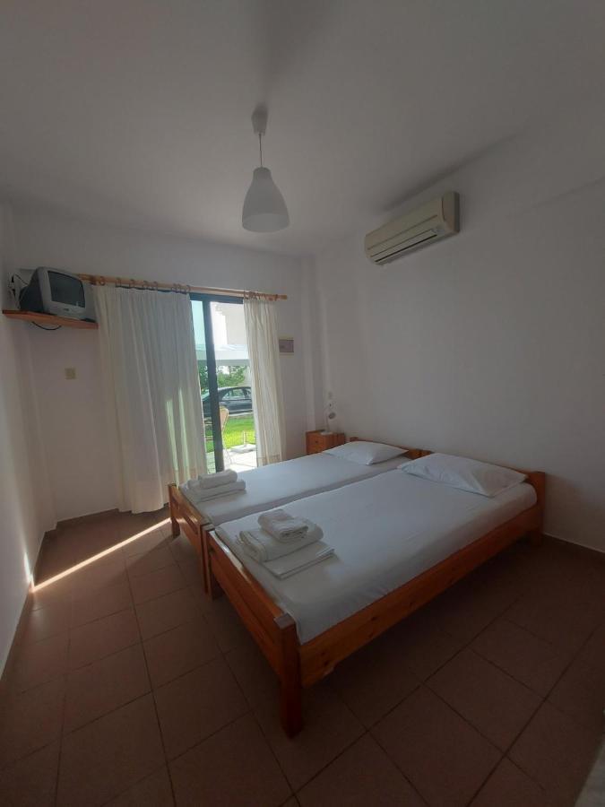 Aparthotel Pansion Alexandros By The Sea Nea Skioni Exterior foto